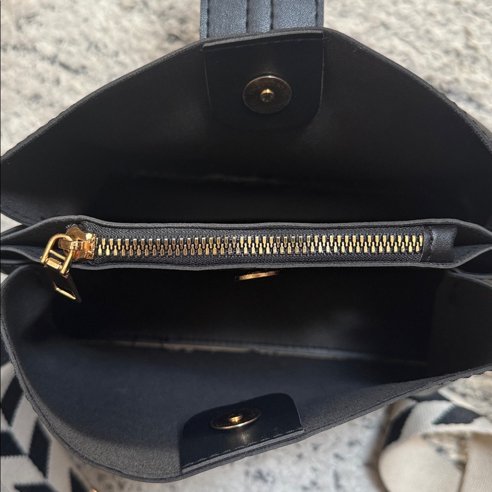 Women's Crossbody Bag - Picture 10 of 10